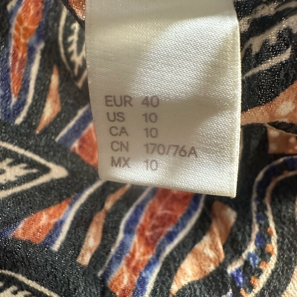H&M
Multicolor Patterned jumpsuit - Picture 6 of 9
